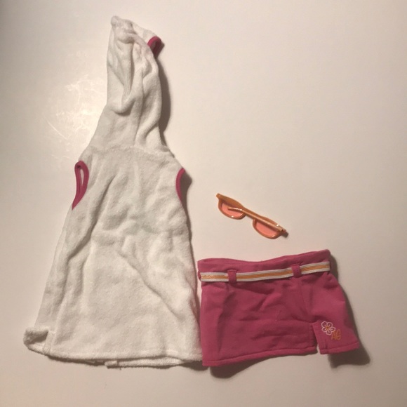 Seaside Wardrobe Items - Picture 2 of 4